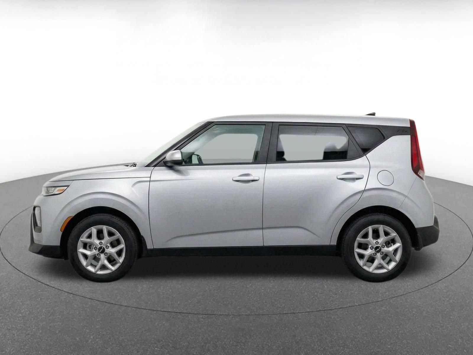 Used 2025 Kia Soul LX w/ LX Technology Package FWD image 4
