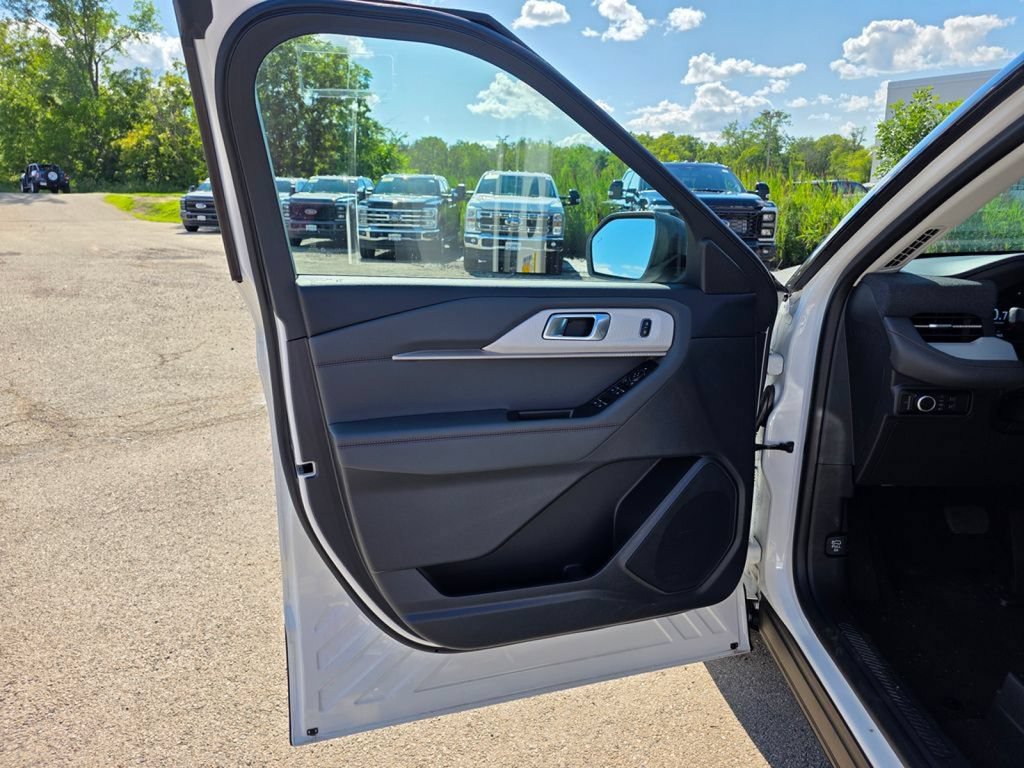 New 2025 Ford Explorer Active AWD/4WD image 12