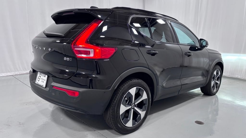 Certified 2025 Volvo XC40 B5 Plus AWD/4WD image 6