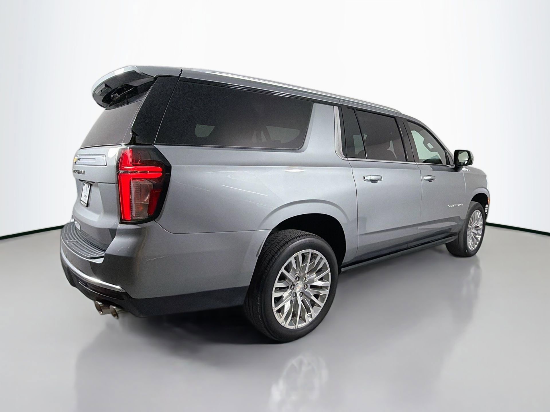 Used 2024 Chevrolet Suburban High Country image 6