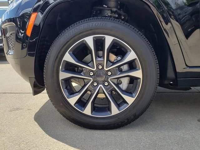 New 2025 Jeep Grand Cherokee Overland image 12