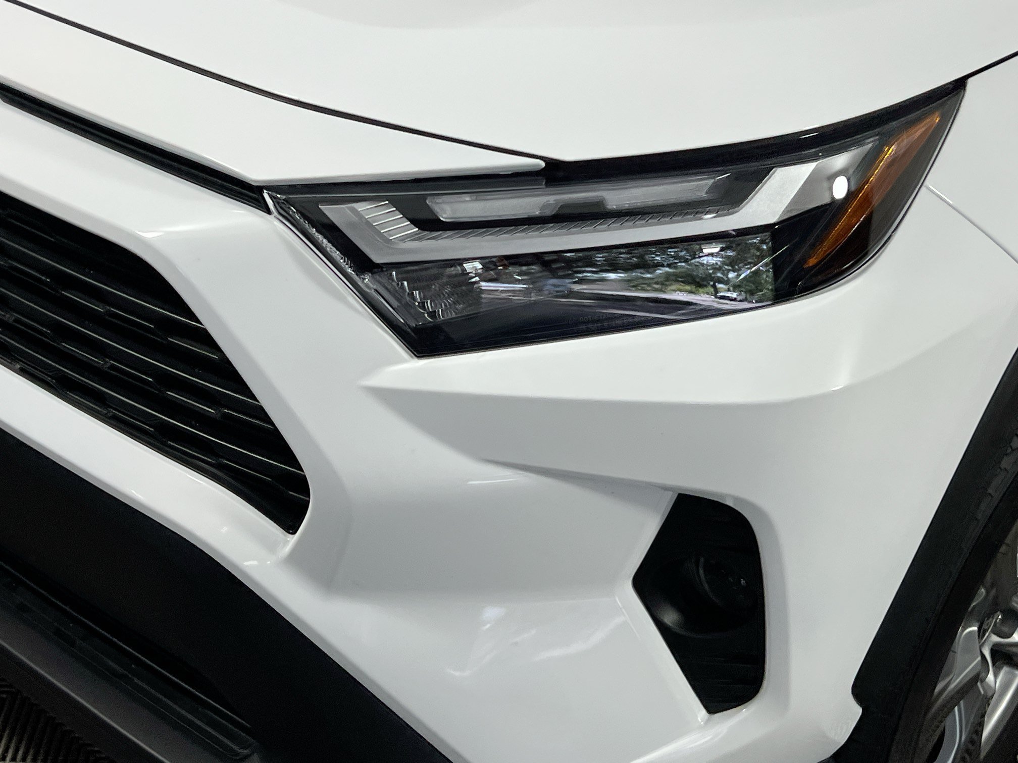 Used 2025 Toyota RAV4 XLE AWD/4WD image 12
