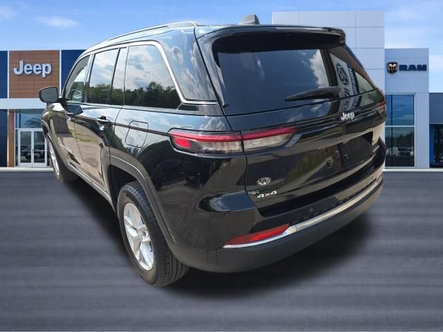 Used 2024 Jeep Grand Cherokee Laredo X w/ Luxury Tech Group I AWD/4WD image 8