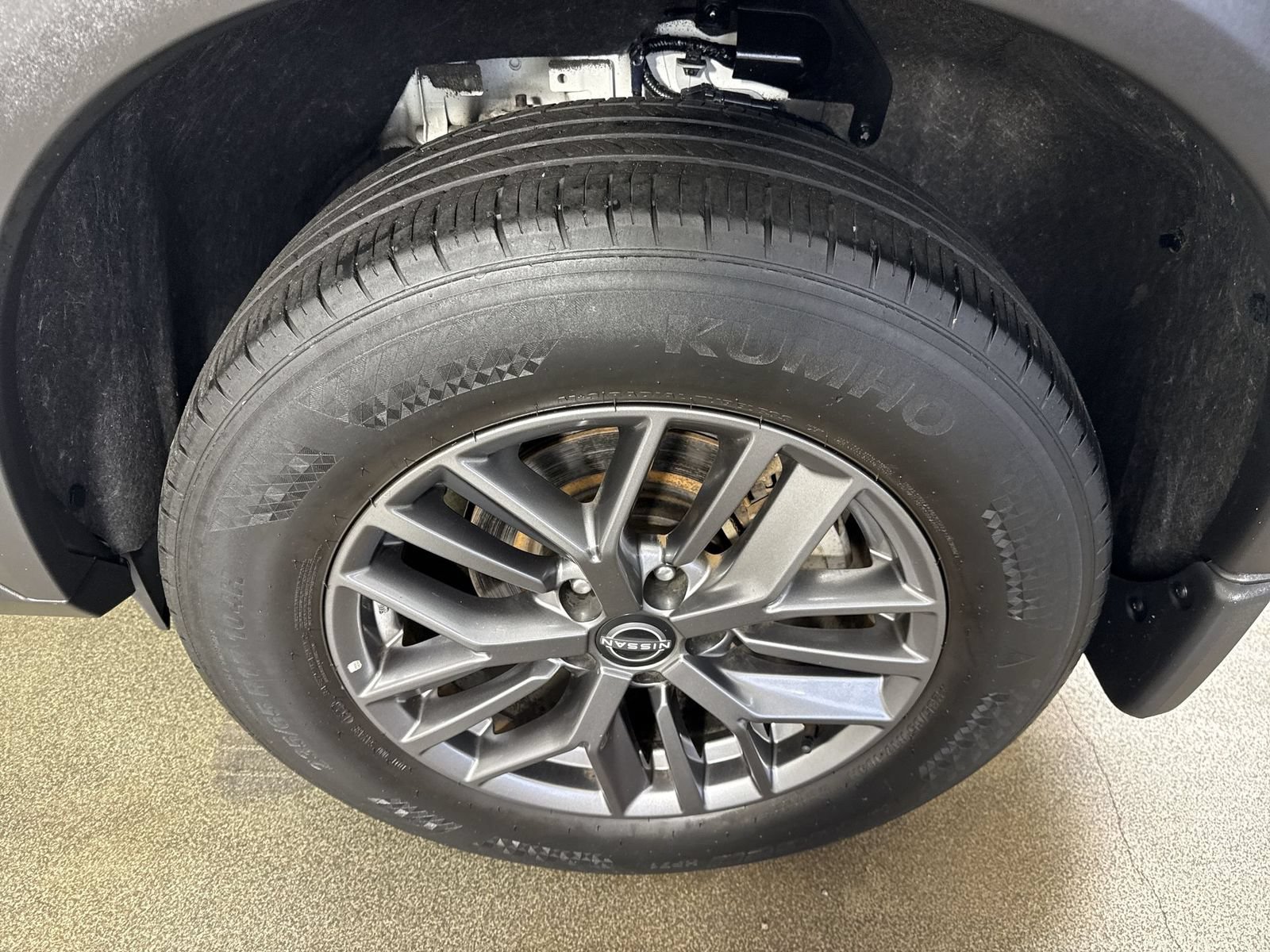 Used 2023 Nissan Rogue S AWD/4WD image 5