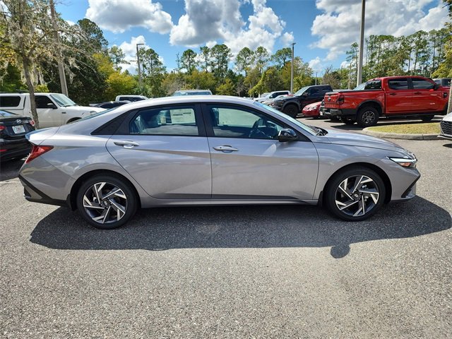 New 2025 Hyundai Elantra SEL image 2
