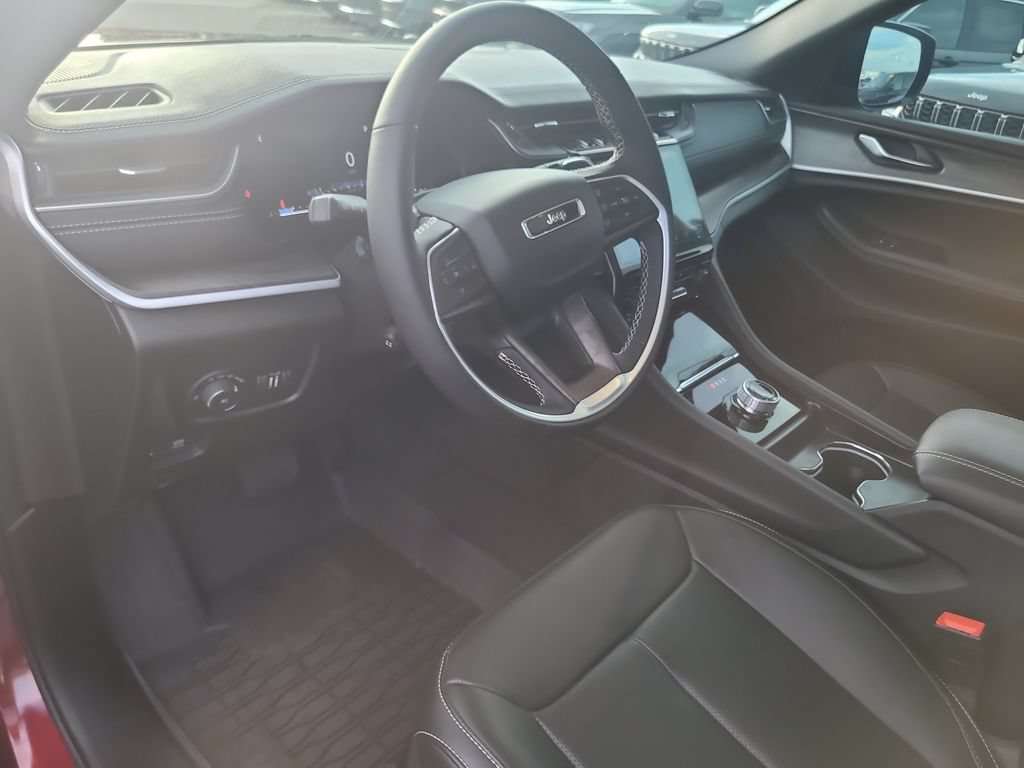 Certified 2025 Jeep Grand Cherokee Limited w/ Luxury Tech Group II RWD image 19