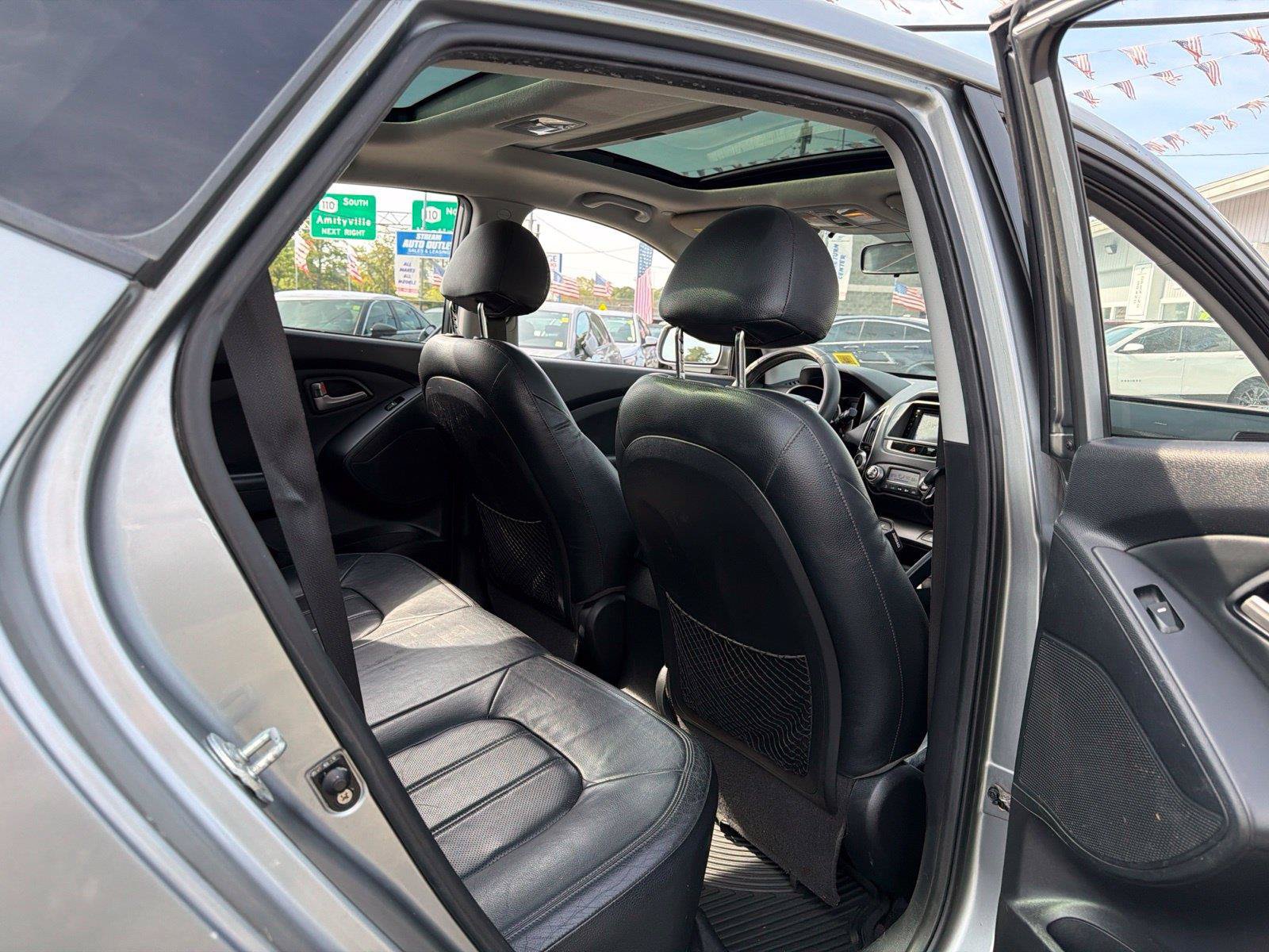 Used 2010 Hyundai Tucson Limited w/ Premium Pkg 4 FWD image 17