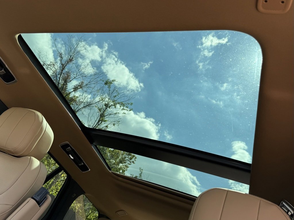 New 2025 Land Rover Range Rover SE image 30