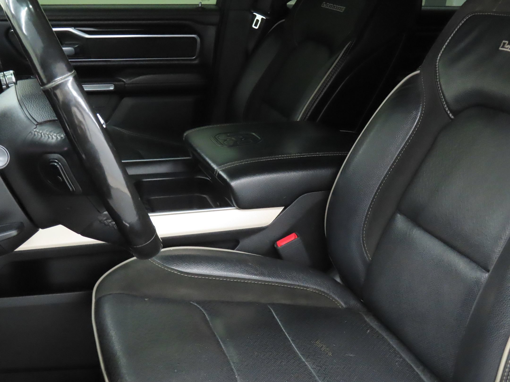 Used 2019 RAM 1500 Laramie w/ Sport Appearance Package AWD/4WD image 11