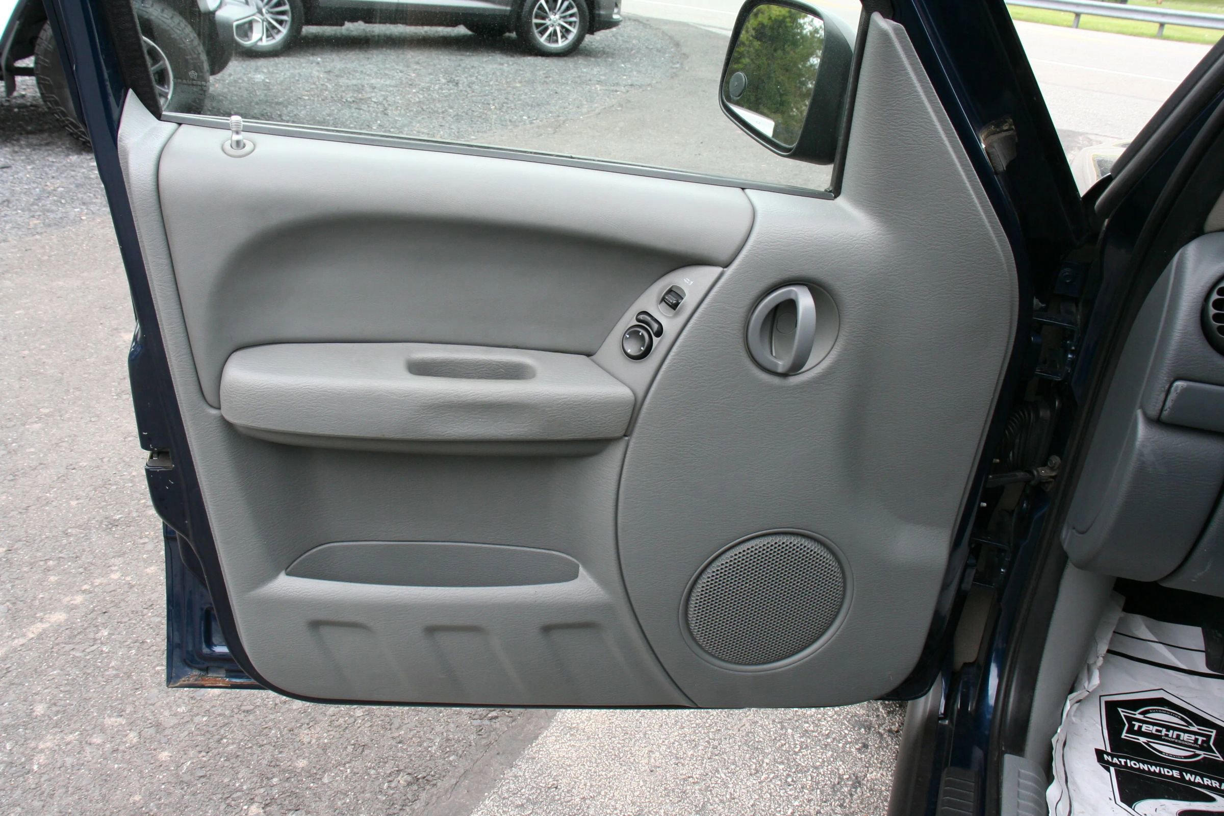 Used 2005 Jeep Liberty Sport AWD/4WD image 36