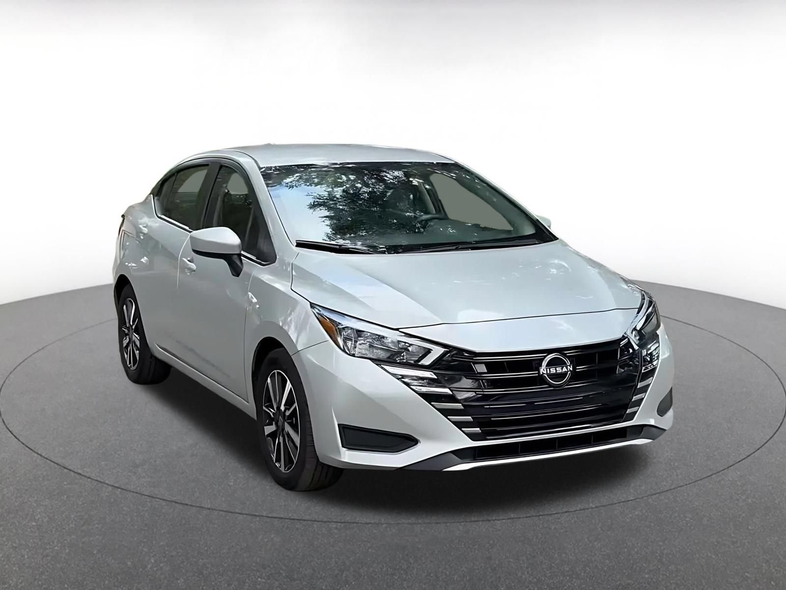 Used 2025 Nissan Versa SV FWD image 3