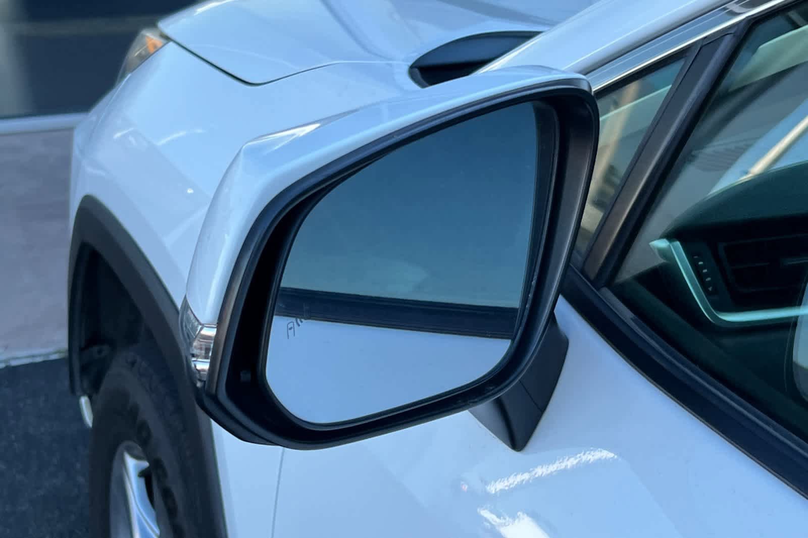 Used 2022 Toyota RAV4 LE AWD/4WD image 8