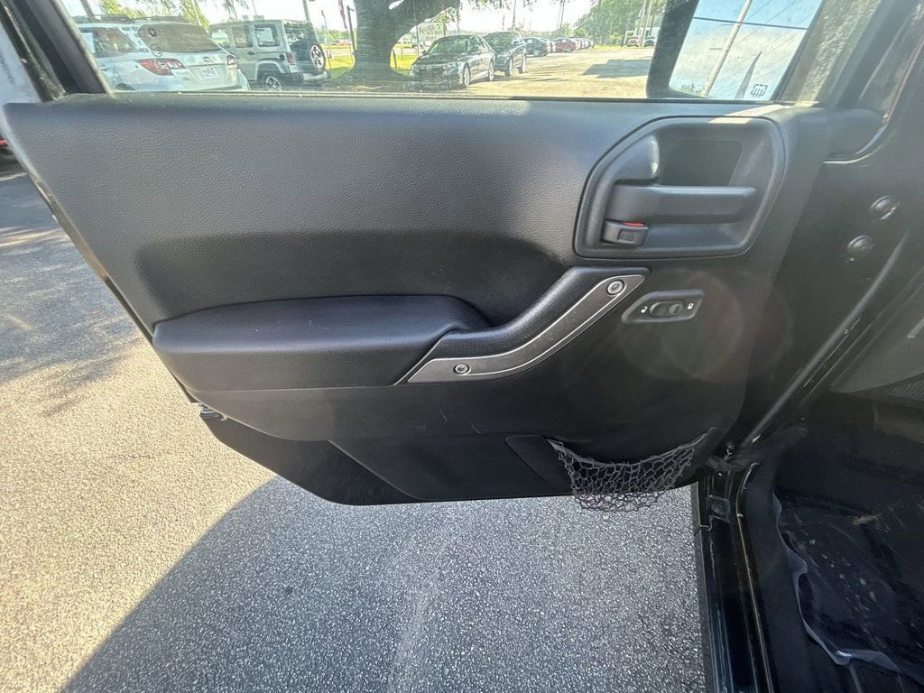 Used 2015 Jeep Wrangler Sport w/ Quick Order Package 24S AWD/4WD image 12
