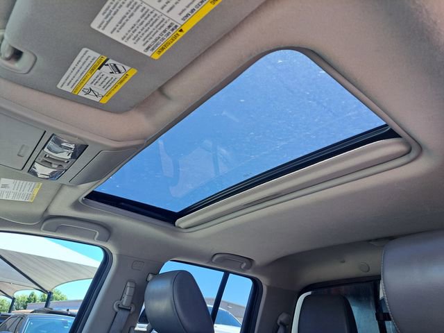 Used 2016 Nissan Frontier SL w/ Moonroof Package AWD/4WD image 22