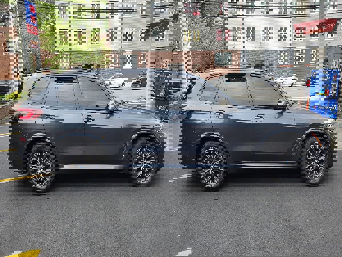 Used 2020 BMW X5 M50i w/ Premium Package image 5