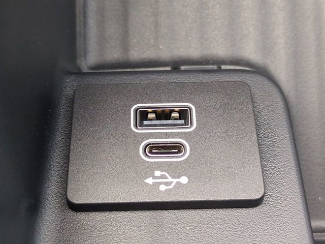 Used 2025 Ford Expedition Active image 25