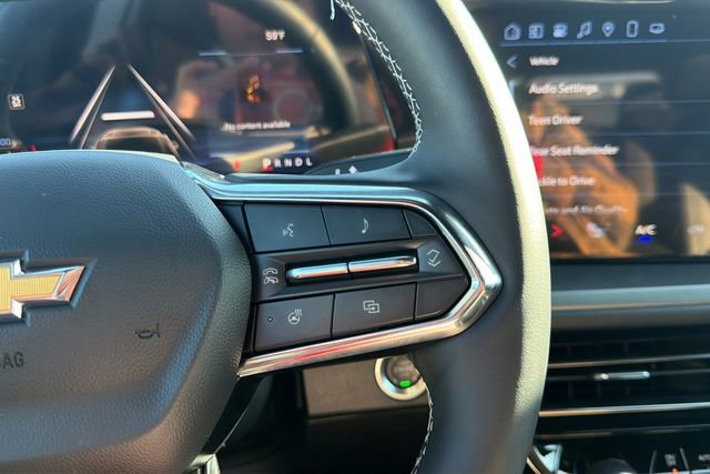 Used 2025 Chevrolet Traverse LT w/ Driver Confidence Package image 23