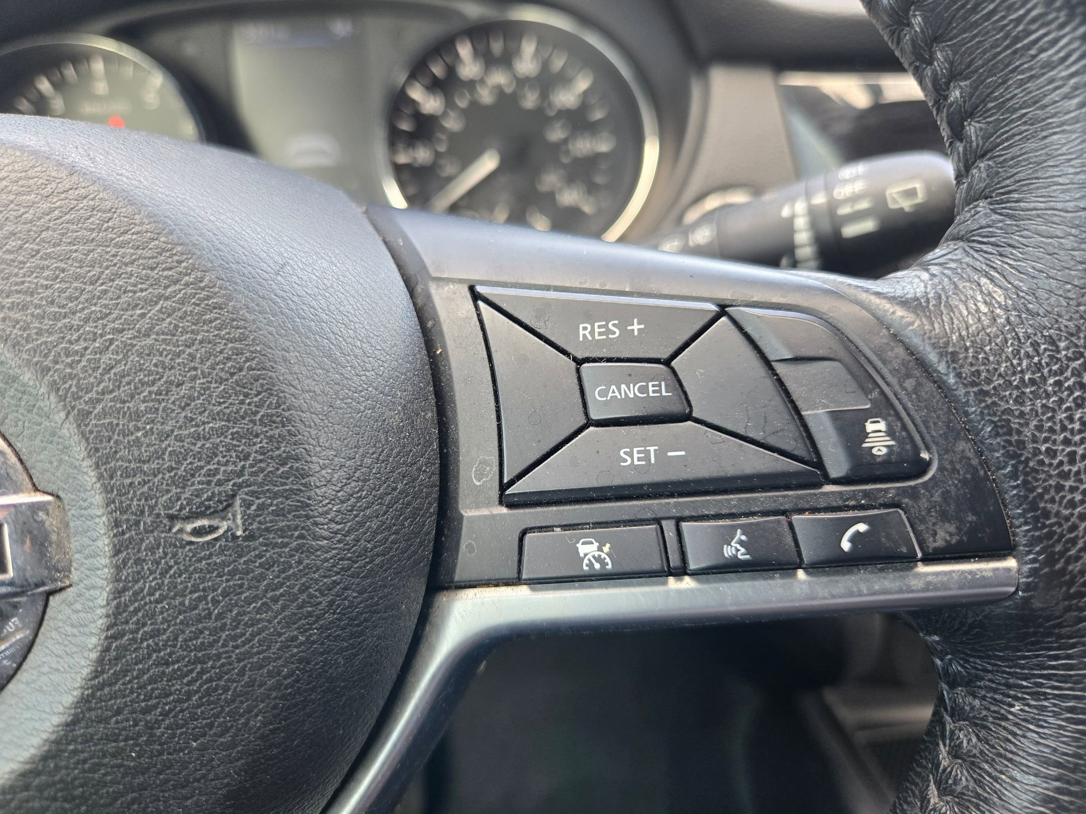 Used 2018 Nissan Rogue SV w/ Premium Package image 28