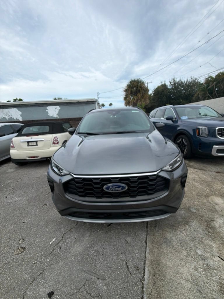 Used 2025 Ford Escape ST-Line FWD image 2