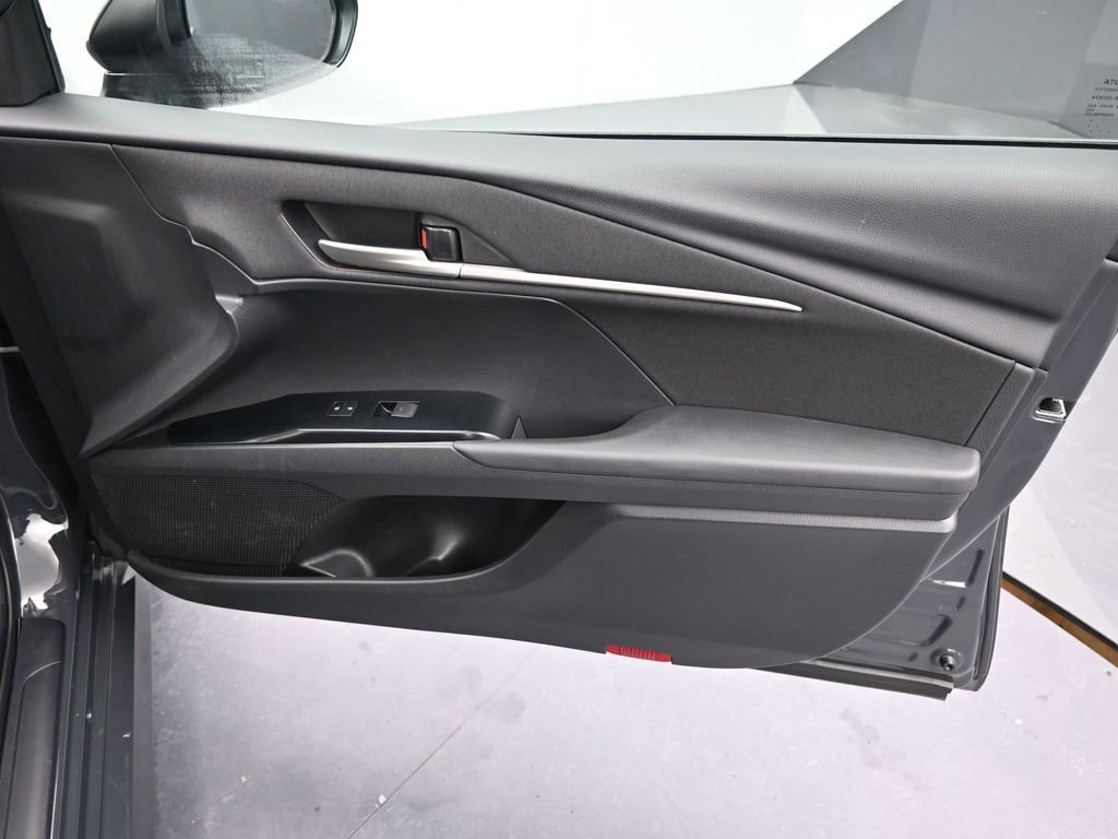 Used 2025 Toyota Camry LE image 28