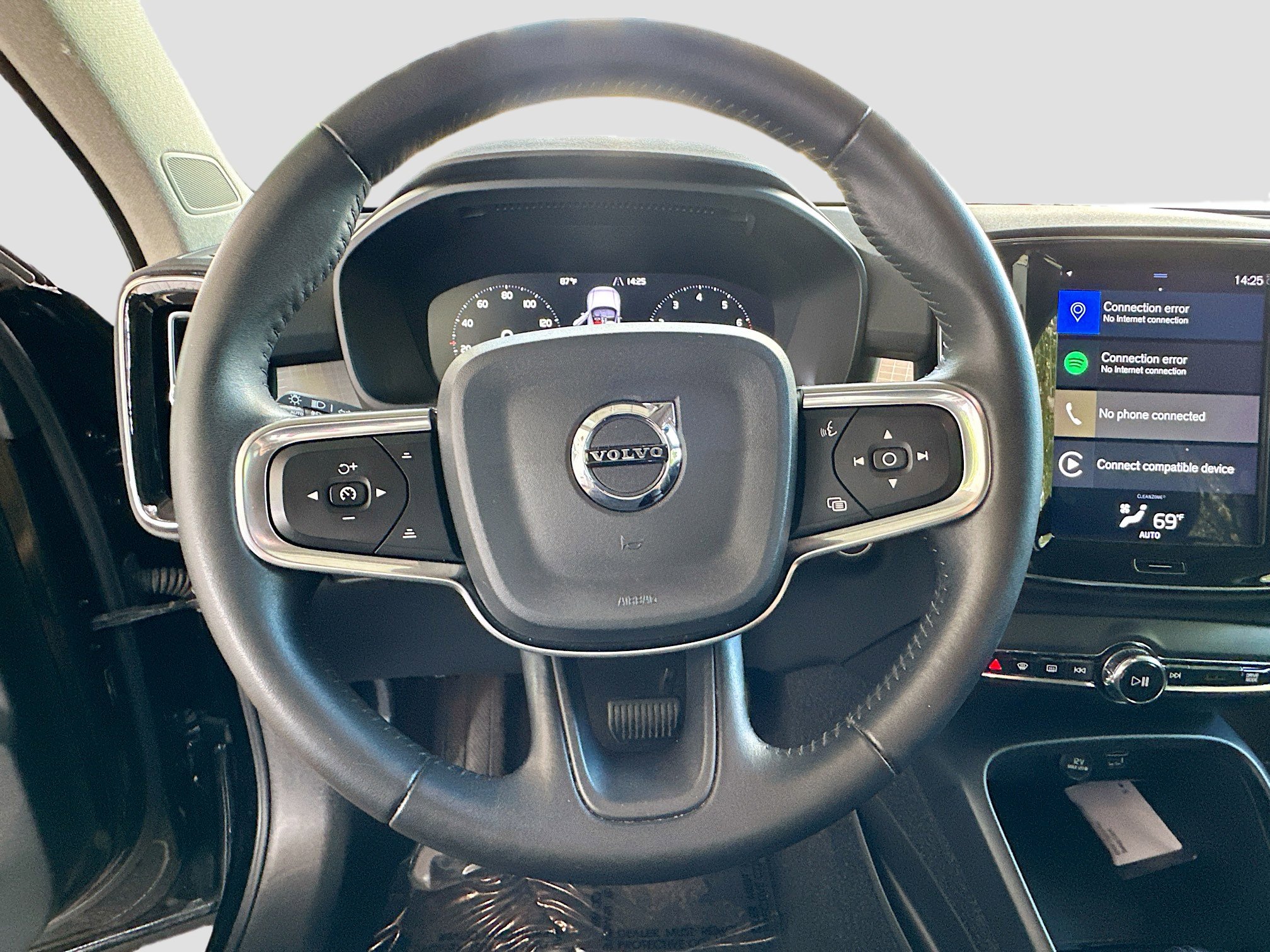 Used 2020 Volvo XC40 T5 Momentum w/ Protection Package Premier image 11