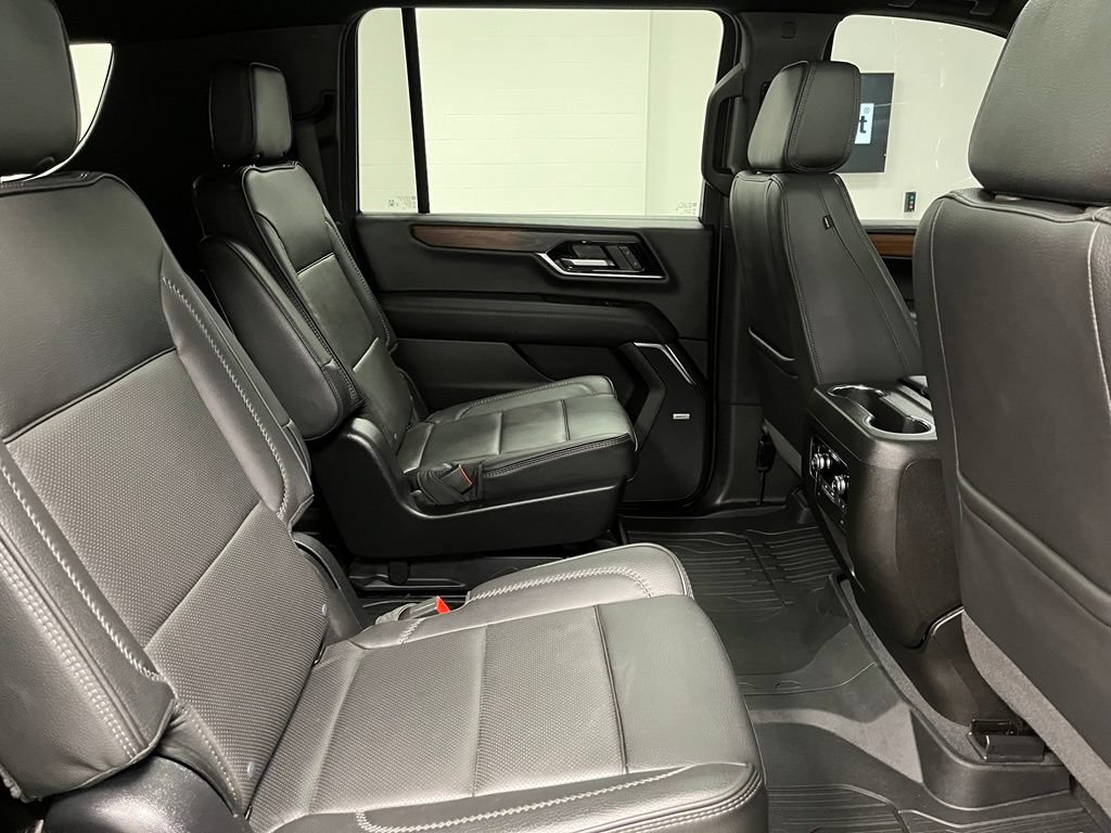 Used 2025 GMC Yukon XL Denali w/ Sun & Power Step Package AWD/4WD image 53