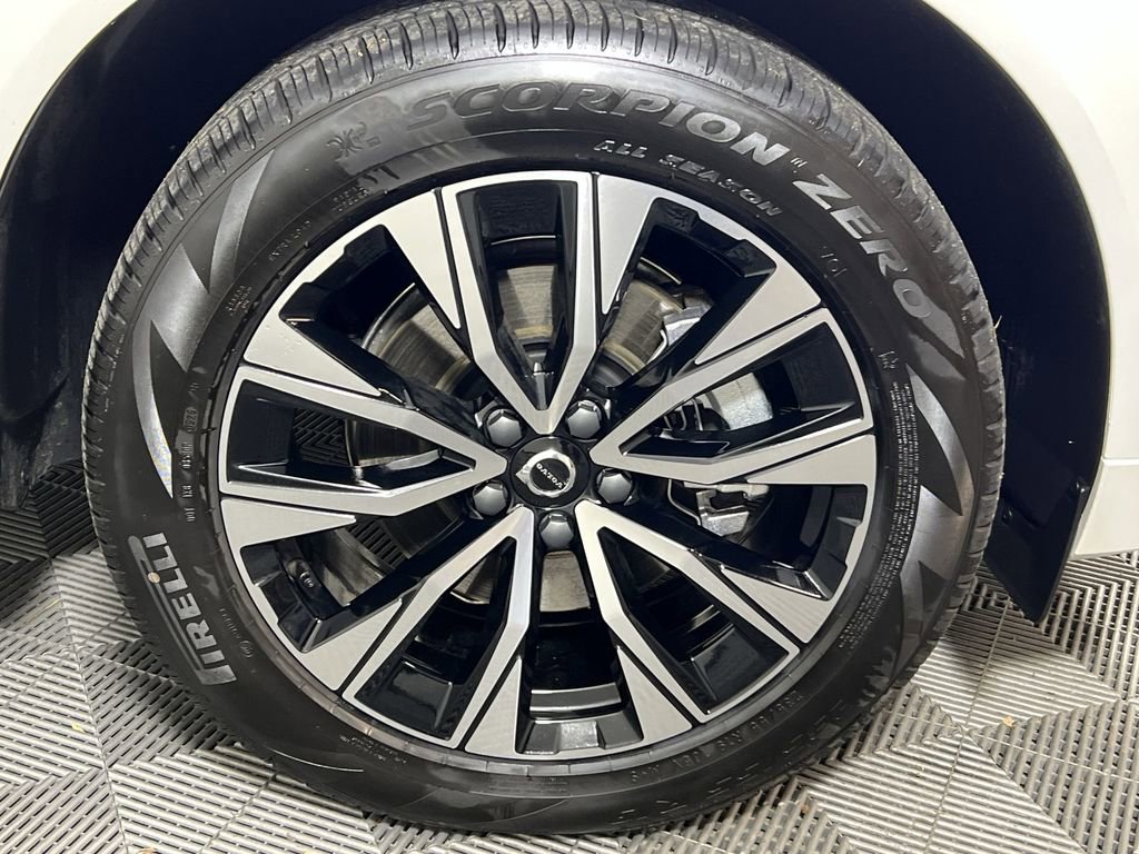 Certified 2025 Volvo XC60 B5 Core w/ Climate Package image 18