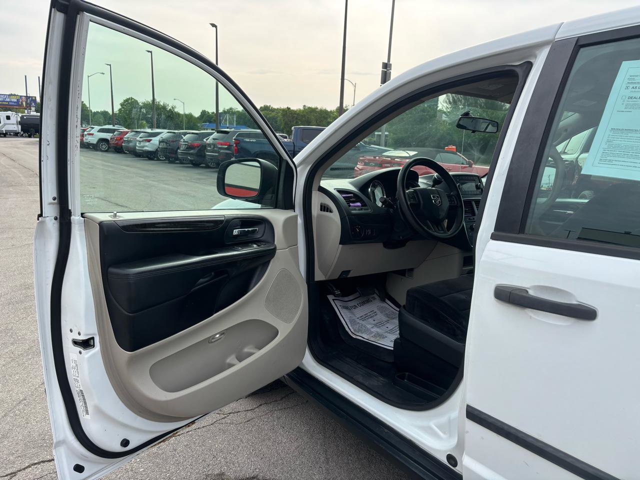 Used 2014 Dodge Grand Caravan American Value Package FWD image 16