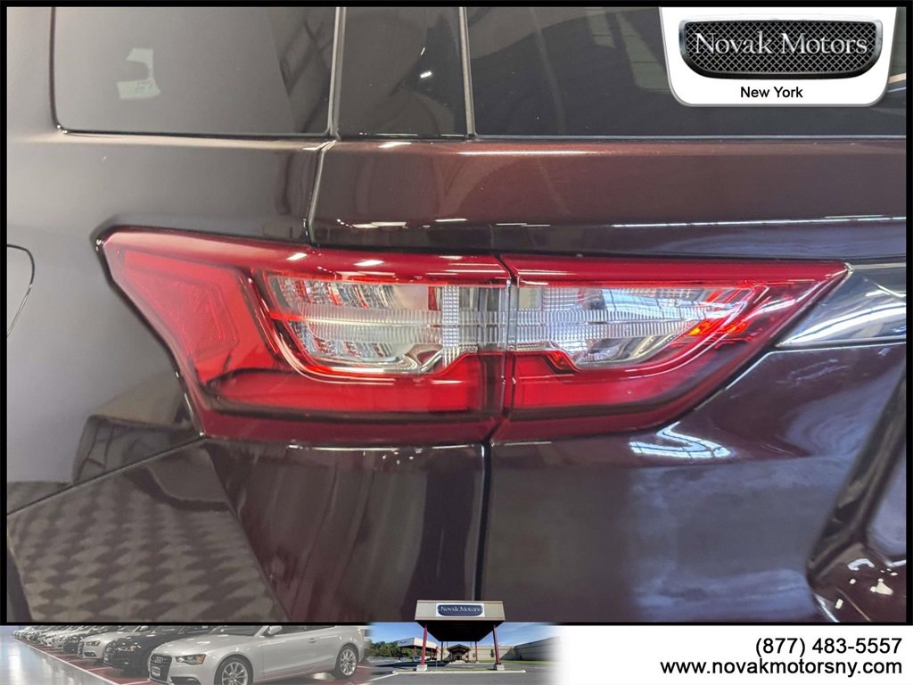 Used 2020 Chevrolet Traverse LT w/ Driver Confidence II Package image 6