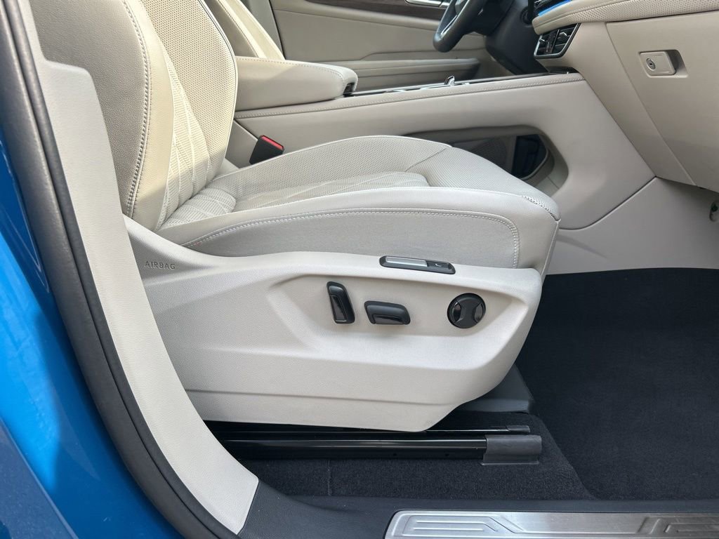 Certified 2025 Volkswagen Atlas SEL Premium R-Line image 44