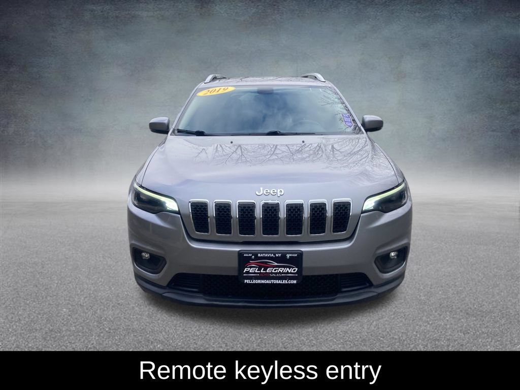 Used 2019 Jeep Cherokee Latitude Plus w/ Cold Weather Group AWD/4WD image 10