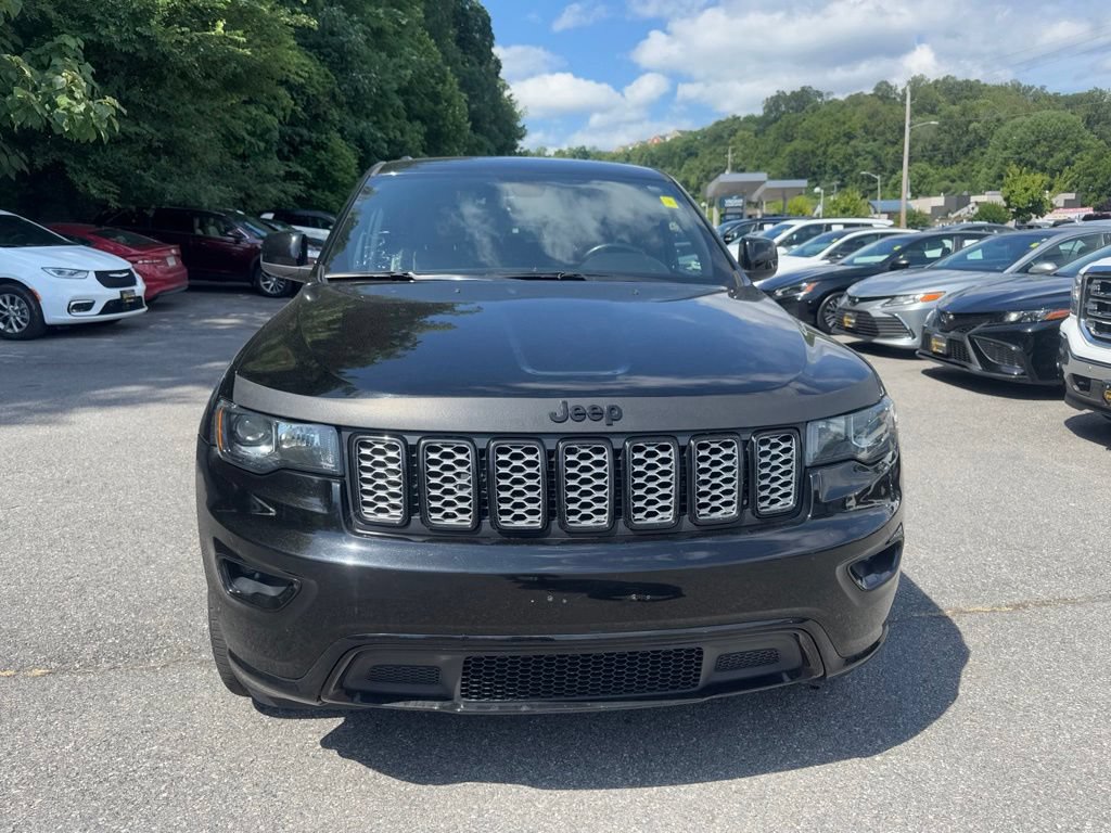 Used 2018 Jeep Grand Cherokee Altitude AWD/4WD image 2