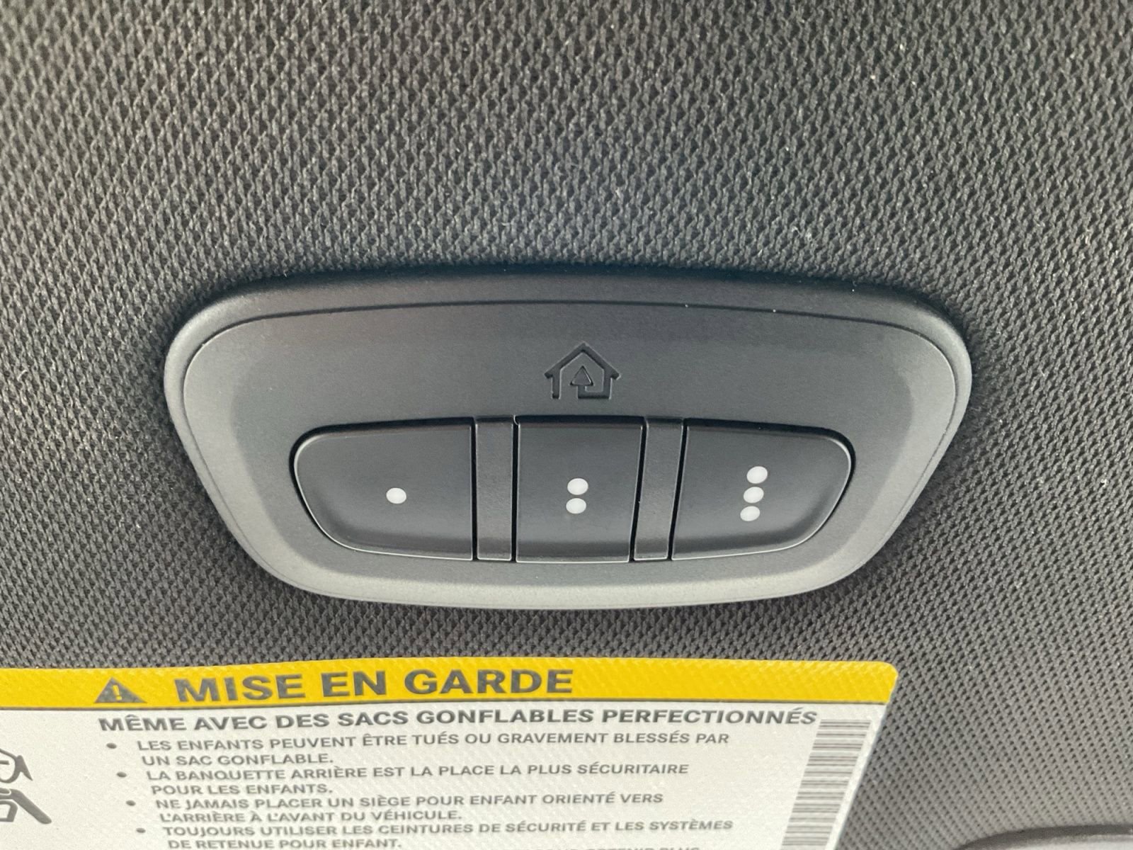 Used 2025 Chrysler Pacifica Select image 27