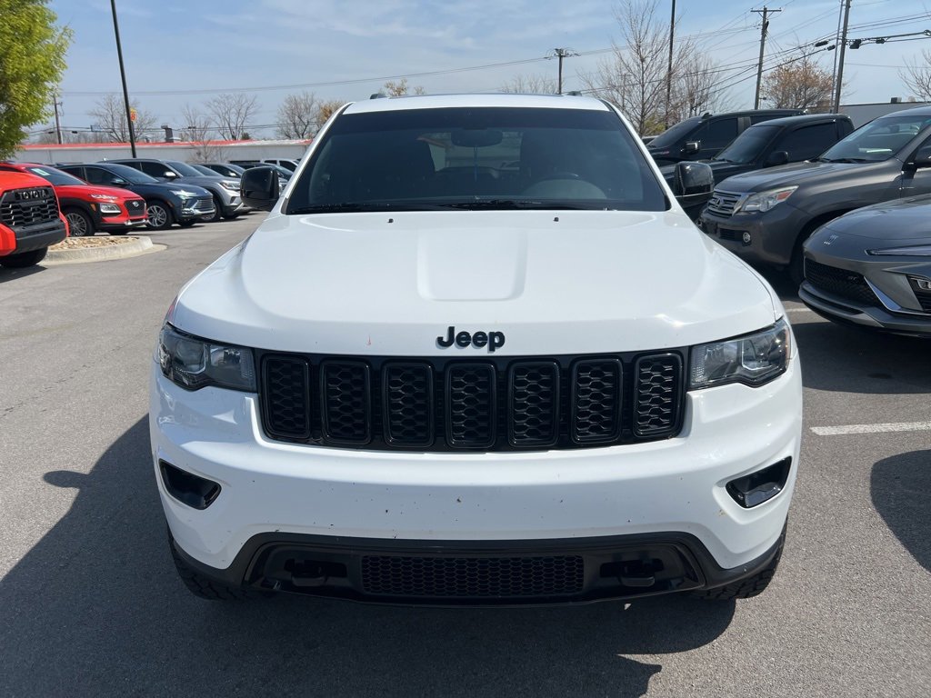 Used 2019 Jeep Grand Cherokee Laredo image 2
