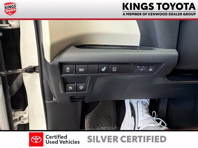 Used 2022 Toyota Sienna Platinum FWD image 31