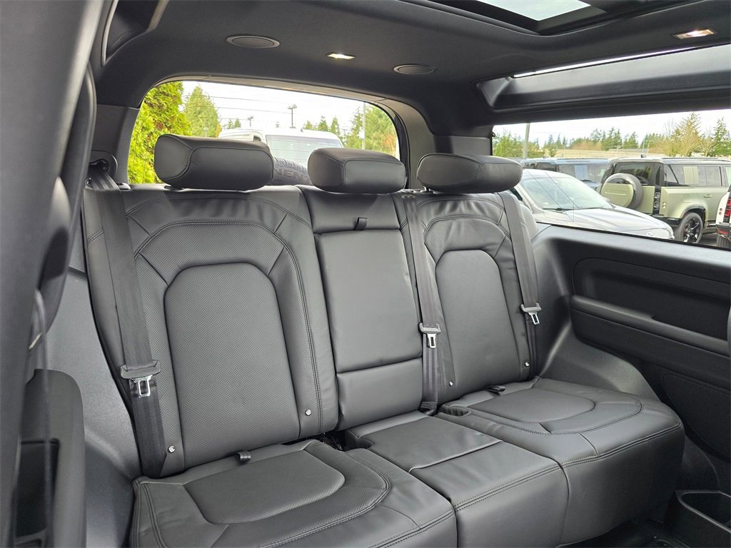New 2025 Land Rover Defender 90 X-Dynamic SE image 26