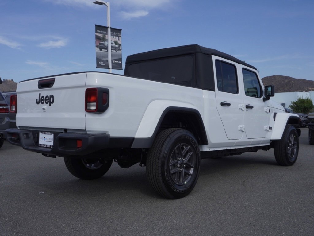 New 2025 Jeep Gladiator Sport S image 4