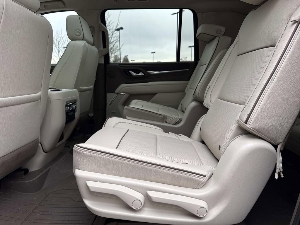 Used 2023 GMC Yukon XL Denali image 15