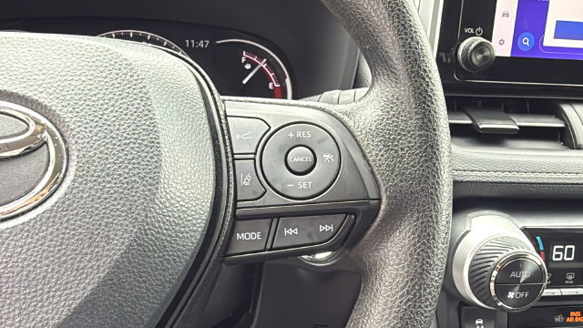 Used 2025 Toyota RAV4 XLE AWD/4WD image 21
