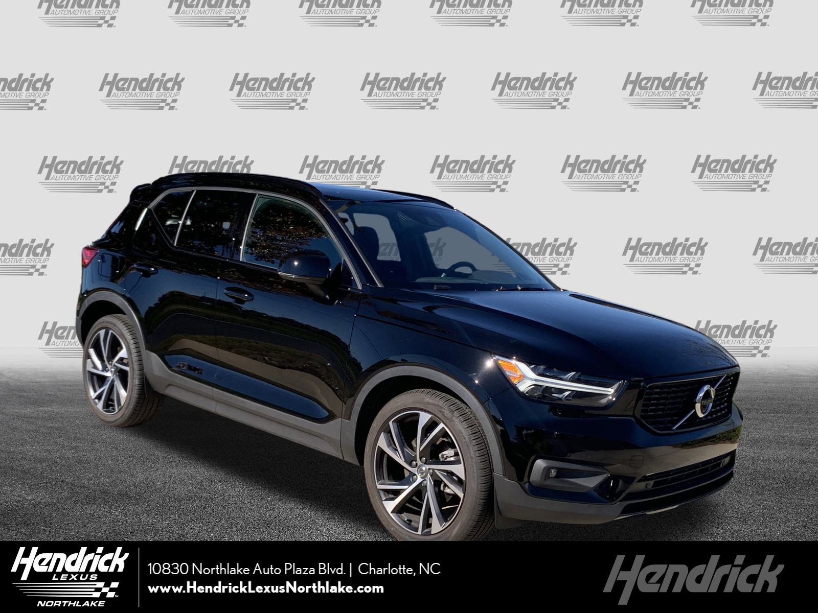 Used 2022 Volvo XC40 T5 R-Design w/ Advanced Package image 1