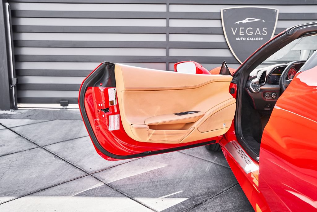 Used 2012 Ferrari 458 Spider RWD image 31