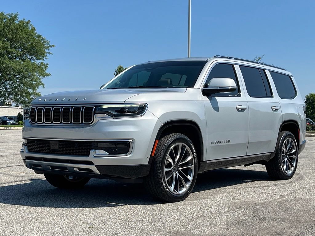 Used 2022 Jeep Wagoneer Series III w/ Premium Group I AWD/4WD image 3