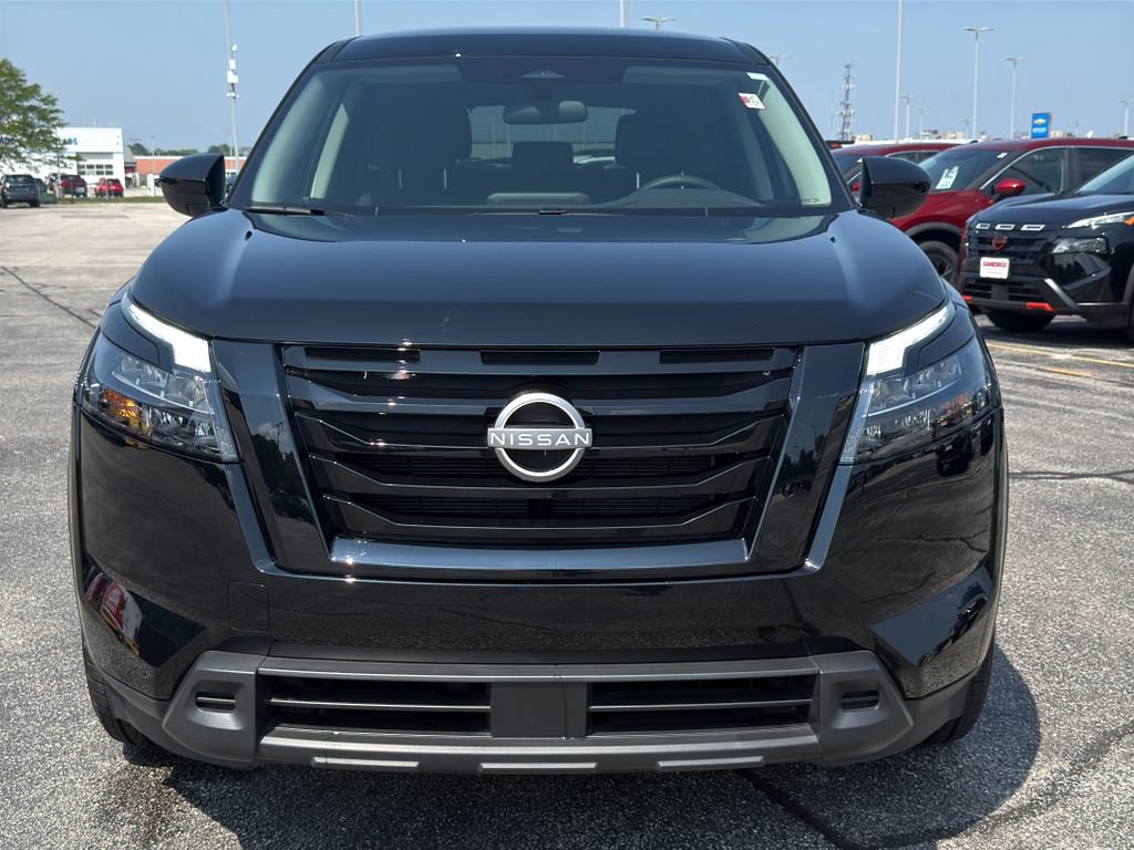 Certified 2025 Nissan Pathfinder S AWD/4WD image 3