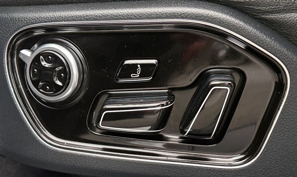 Used 2012 Audi A8 L 4.2 image 25