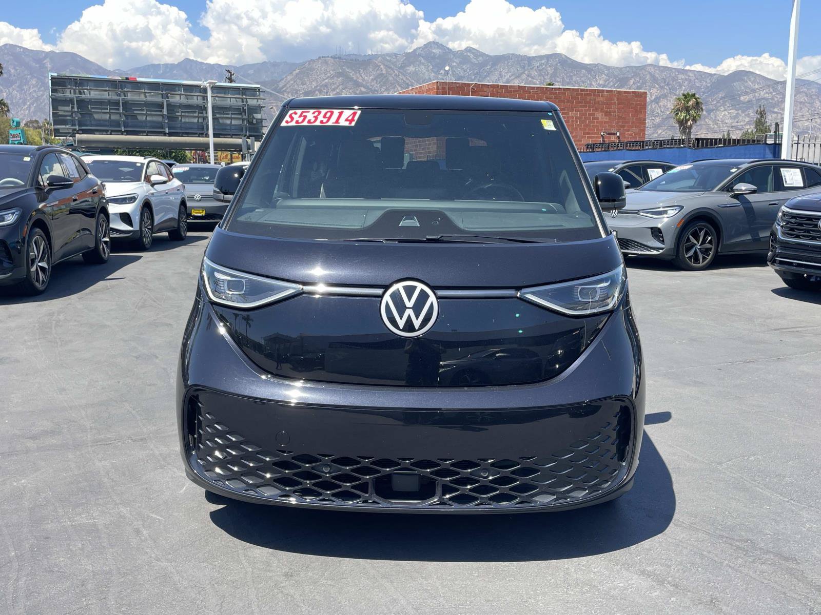 Certified 2025 Volkswagen ID. Buzz Pro S RWD image 2
