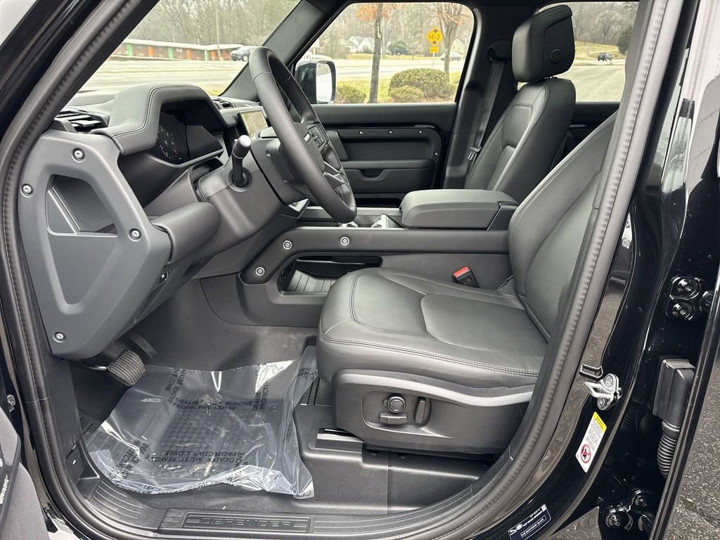 New 2025 Land Rover Defender 110 X-Dynamic SE image 9