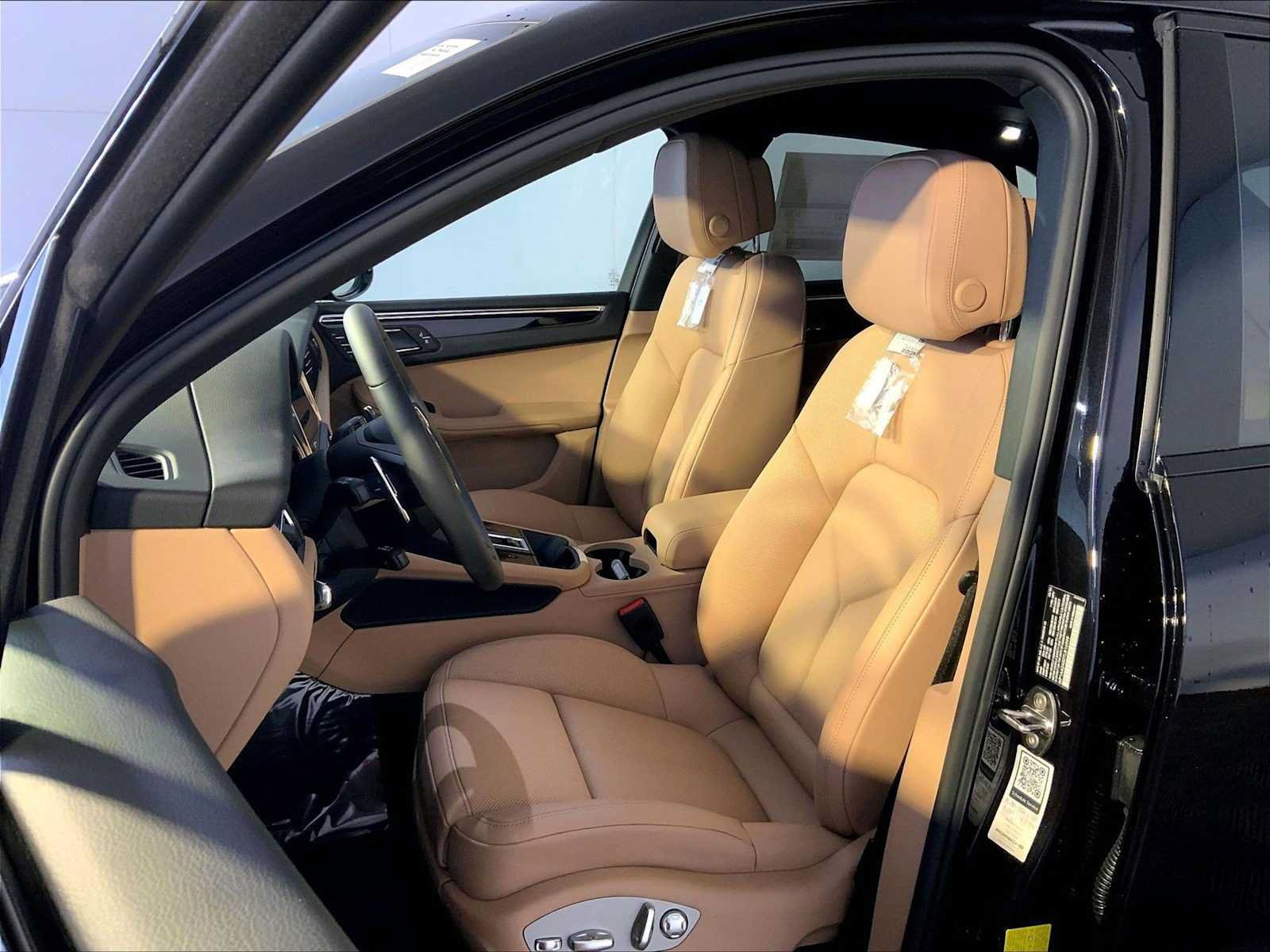New 2026 Porsche Macan AWD/4WD image 5