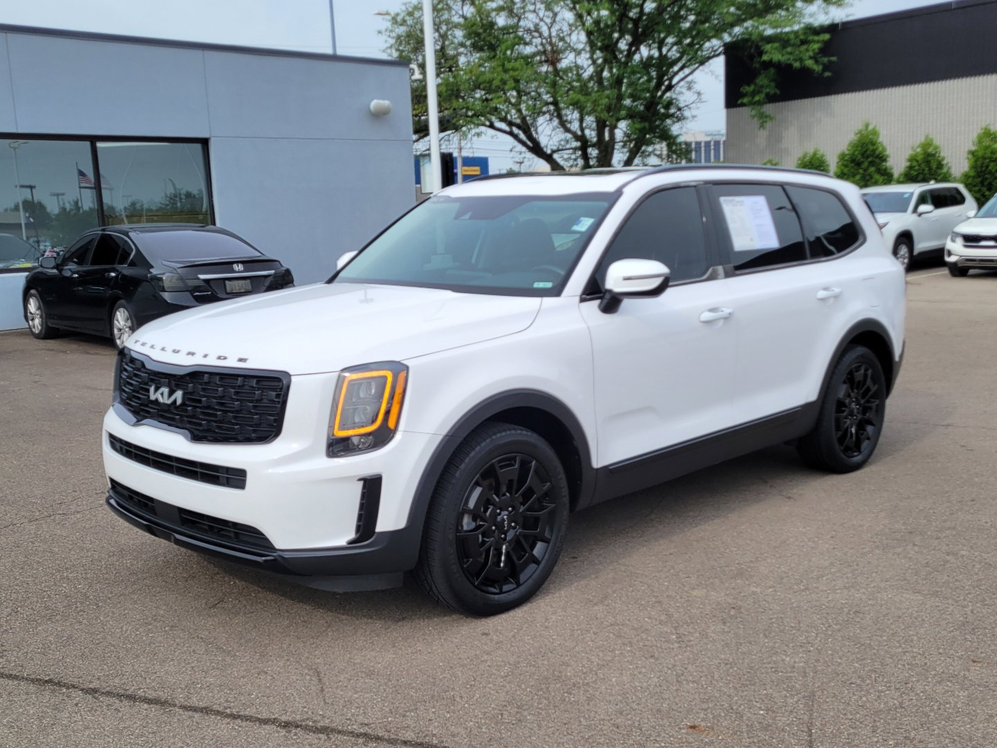 Used 2022 Kia Telluride EX w/ EX Premium Package AWD/4WD image 2