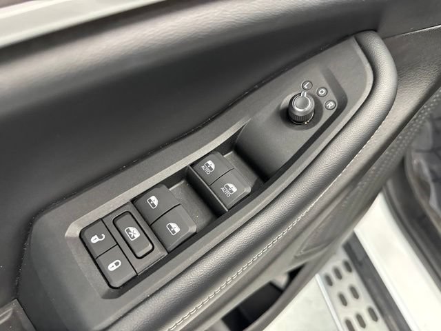 Used 2023 Jeep Grand Cherokee Limited w/ Black Appearance Package AWD/4WD image 22