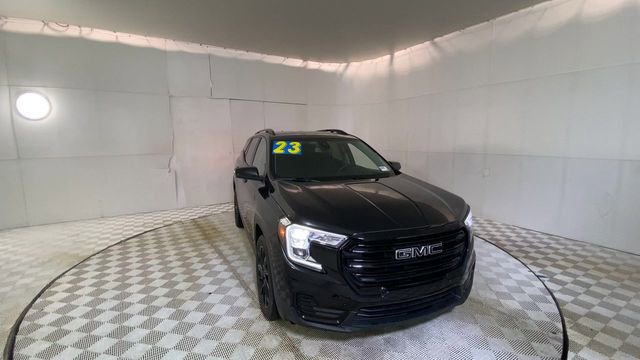 Used 2023 GMC Terrain SLE w/ Driver Convenience Package FWD image 5